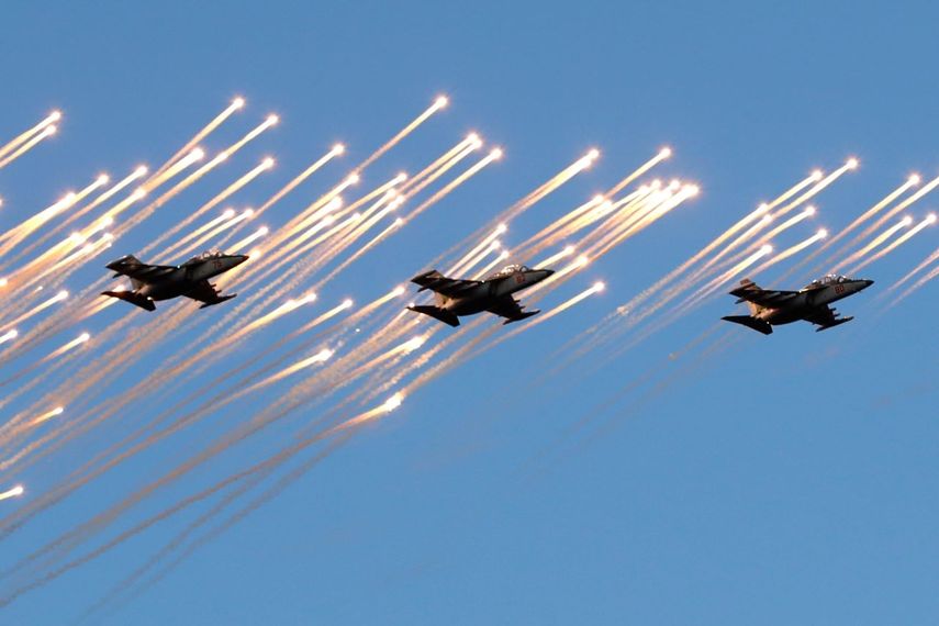 Aviones de combate Su-25 del ejército bielorruso se desplazan durante un desfile para celebrar el Día de la Independencia, el miércoles 3 de julio de 2019, en Minsk, Bielorrusia.&nbsp;
