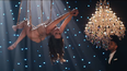 Imagen del polémico video de la banda sonora. 