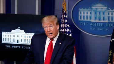 El presidente Donald Trump habla con la prensa sobre el coronavirus en la sala de prensa James Brady de la Casa Blanca el viernes 22 de mayo de 2020 en Washington.