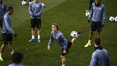 Zinedine Zidane podrá contrar con&nbsp;Luka Modric (centro) para duelo frente al Nápoles en el partido de ida de los octavos de final