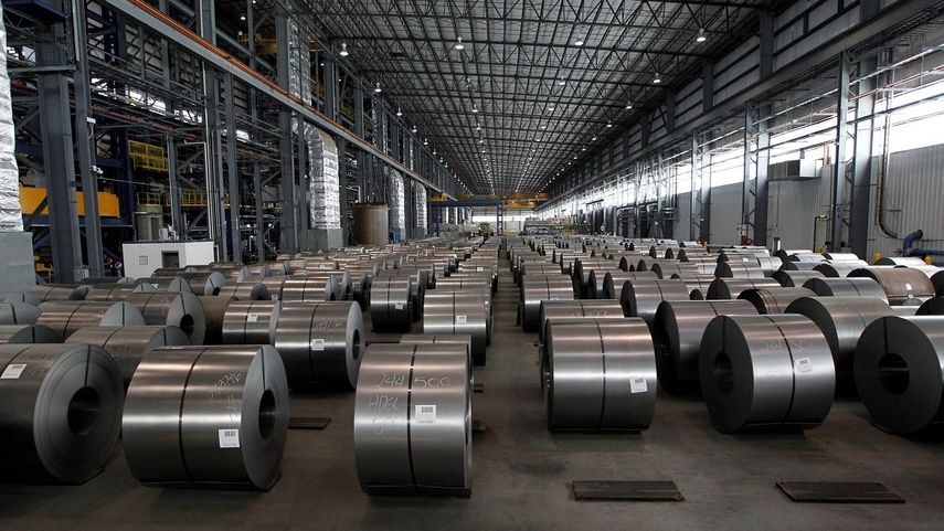 Bobinas de acero galvanizado en una planta siderúrgica en Dearborn, Michigan.