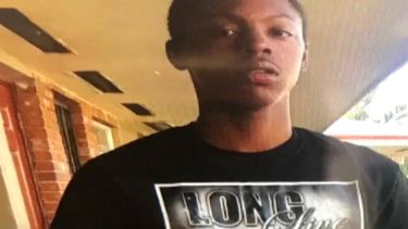 Los familiares identificaron a la víctima como Deion Hudson, de 17 años.