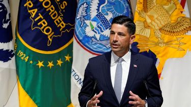 El secretario interino de Seguridad Nacional, Chad Wolf, habla durante un evento en la sede de la dependencia en Washington, el miércoles 9 de septiembre de 2020.&nbsp;