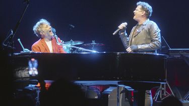 Carlos Vives y Fito Páez se unen para cantar Babel.