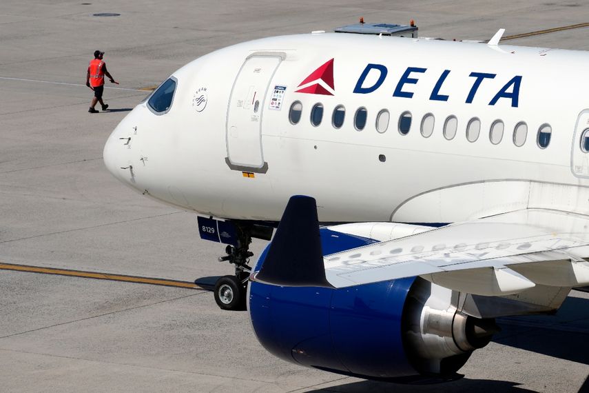 &nbsp;Un avión de Delta Air Lines se prepara para despegar, el viernes 19 de julio de 2024, en el Aeropuerto Internacional Logan, en Boston.