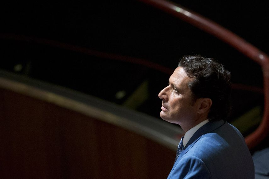 Schettino fue acusado de causar que el barco naufragara, de homicidio involuntario y de abandonar el barco antes de que las 4.200 personas que iban a bordo fueran rescatadas. El crucero zozobró el 13 de enero de 2012 frente a las costas de la isla ital