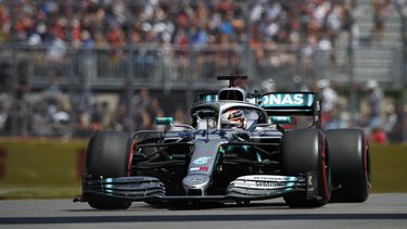 El capitán inglés de Mercedes, que firmó su quinta victoria del año, la septuagésima octava en la categoría reina,&nbsp;lidera ahora el Mundial con 162 puntos, 29 más que su compañero Valtteri Bottas.