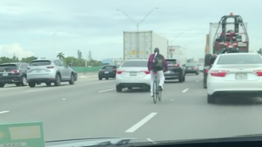 El ciclista se desplazaba por la autopista I-95.&nbsp;