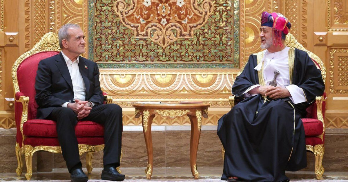 Presidente de Irán visita Omán, país mediador con Estados Unidos sobre su programa nuclear