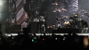 My Chemical Romance durante su concierto en el festival Corona Capital en la Ciudad de México el 18 de noviembre de 2022. Al centro el vocalista Gerard Way.