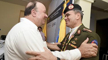 Luis Villegas y Vladimir Padrino, ministros de Defensa de Colombia y Venezuela (Foto referencial).