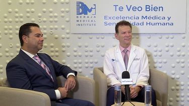 Roberto Beraja (der.) y Santiago Rivera, directores del Instituto Médico Beraja, durante una entrevista con DIARIO LAS AMÉRICAS.