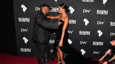 Kanye West y Candace Owens asisten a la proyección de estreno de La mentira más grande jamás vendida el 12 de octubre de 2022 en Nashville, Tennessee.&nbsp; &nbsp;