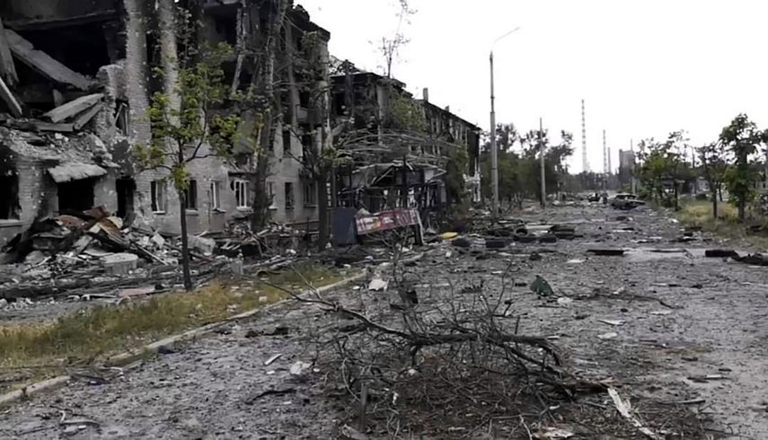 En esta imagen proporcionada por la administración militar regional de Luhansk, se ven edificios dañados en Lysychansk, en la región de Luhansk, Ucrania, el domingo 3 de julio de 2022.&nbsp;&nbsp;