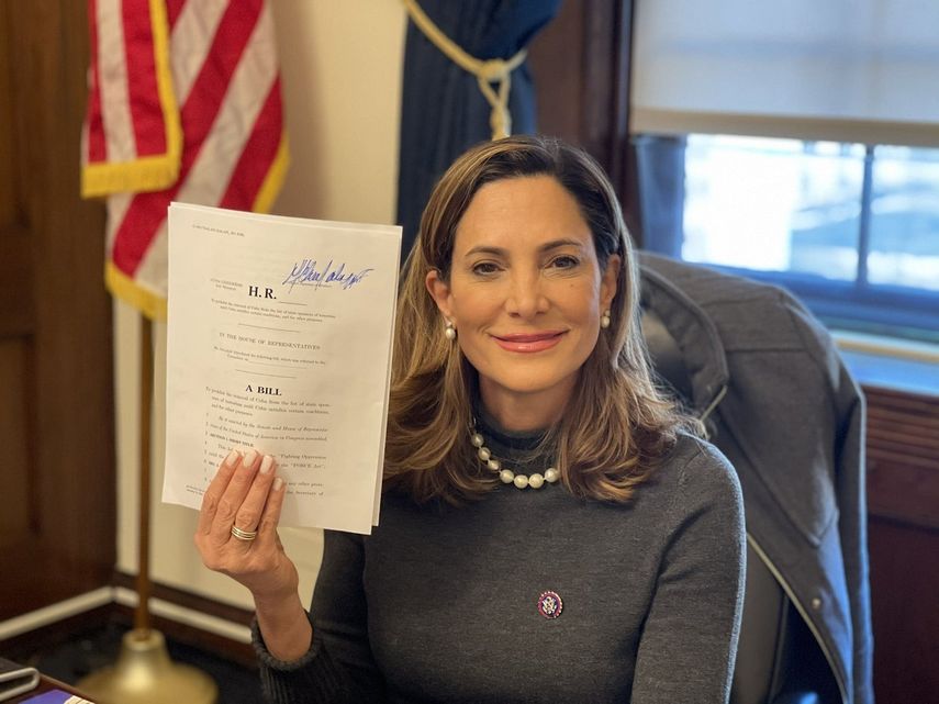 La congresista María Elvira Salazar presenta proyecto de ley para impedir que el régimen castrista se retire de lista de países patrocinadores del terrorismo