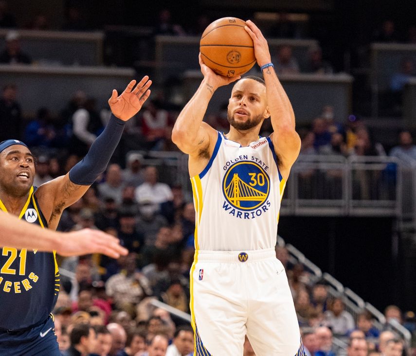 El base Stephen Curry obtuvo una noche mágica en Indianapolis con su tiros de tres puntos