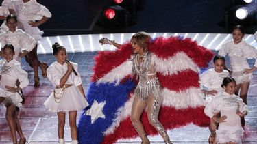 Jennifer L&oacute;pez y su hija Emme Maribel Muniz durante el show del medio tiempo del Super Bowl el 2 de febrero de 2020, realizado en Miami Gardens, Fla.&nbsp;