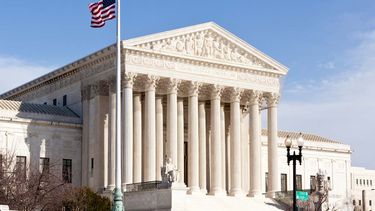 Las naciones extranjeras normalmente son inmunes a juicios en EEUU, pero la Ley de Inmunidad de Soberanías Extranjeras contempla excepciones en caso de que la propiedad privada sea incautada.