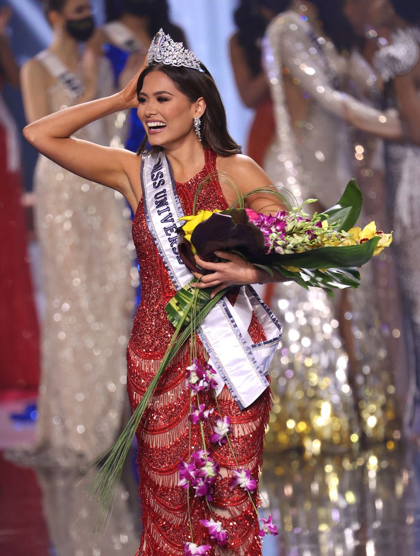 En esta foto de archivo, la señorita México Andrea Meza es coronada como Miss Universo 2020 en el escenario del certamen de Miss Universo 2020 en el Seminole Hard Rock Hotel & Casino el 16 de mayo de 2021 en Hollywood, Florida.&nbsp;