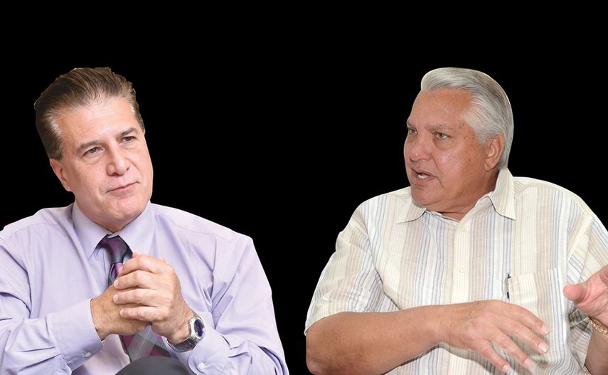 El edil Carlos Hernández (izq.) y el exalcalde Raúl Martínez.