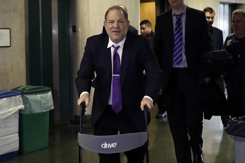 Harvey Weinstein llega a la corte para su juicio bajo cargos de violaci&oacute;n y abuso sexual, el martes 4 de febrero del 2020 en Nueva York.