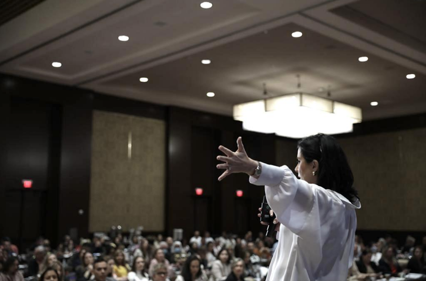 Margarita Pasos se ha convertido en una de las entrenadoras en ventas y oradora motivacional más cotizadas y exitosas en el mercado hispano.