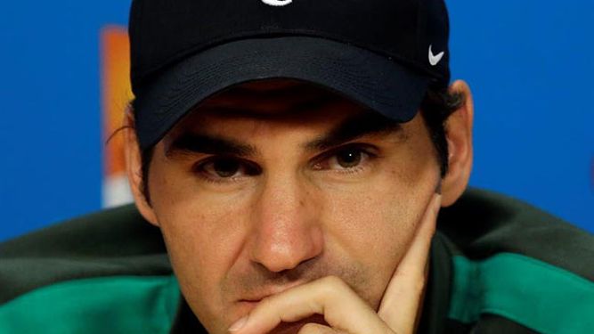 Federer espera volver para cuando comience el circuito sobre césped. (EFE)