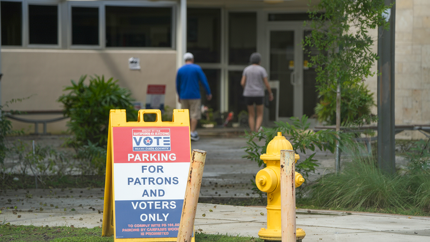Colegio electoral habilitado en la biblioteca de Shenandoah. Colegio electoral habilitado en la biblioteca de Shenandoah.