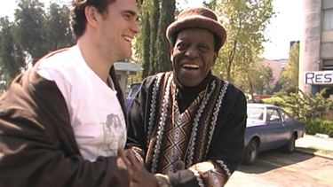 Matt Dillon, izquierda, y el cantante cubano Francisco Fellove Valdés en una escena del documental de Dillon El Gran Fellove presentado en el Festival Internacional de Cine de Morelia.