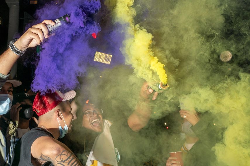 Las autoridades indicaron que m&aacute;s de 30 edificios fueron afectados por la violencia y que 76 personas fueron detenidas por vandalismo, ataques contra oficiales de polic&iacute;a y desobediencia a la orden de dispersi&oacute;n