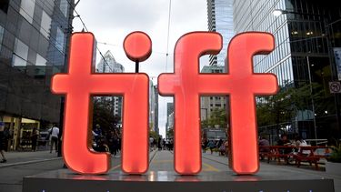 En esta fotografía del 6 de septiembre de 2018 las siglas del Festival Internacional de Cine de Toronto (TIFF por sus siglas en inglés) en el primer día del festival en Toronto.&nbsp;