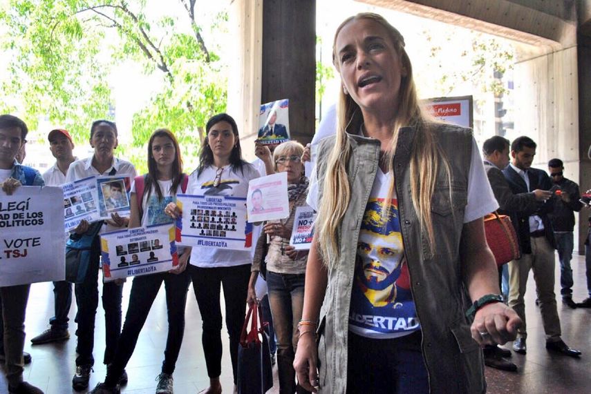 Tintori expresó que Saab debe como Defensor del Pueblo separarse del golpe de Estado y de la dictadura (...) si está con el golpe de estado es cómplice del dictador.