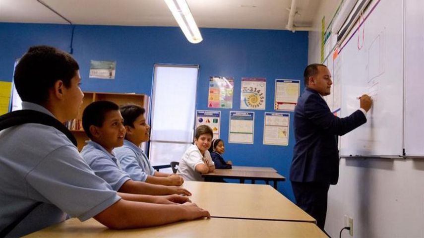 Los distritos escolares de Arizona se han visto en la necesidad de&nbsp;reclutar maestros extranjeros para poder cubrir el déficit&nbsp;existente en el estado.