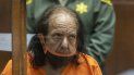 En esta foto del 26 de junio de 2020, el actor pornográfico Ron Jeremy comparece en una corte en Los Angeles. Jeremy se declaró inocente de nuevos cargos de violación y abuso sexual vinculados a seis víctimas. En esta foto del 26 de junio de 2020, el actor pornográfico Ron Jeremy comparece en una corte en Los Angeles. Jeremy se declaró inocente de nuevos cargos de violación y abuso sexual vinculados a seis víctimas.