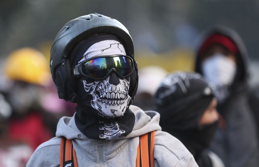 Los manifestantes est&aacute;n molestos con un gobierno que, afirman, no ha hecho lo suficiente para abordar problemas arraigados como la corrupci&oacute;n y desigualdad.