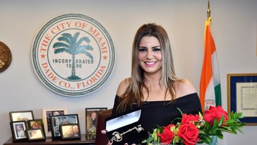 Diario las Américas | Lena Burke recibe las Llaves de la Ciudad de Miami - ALVARO MATA