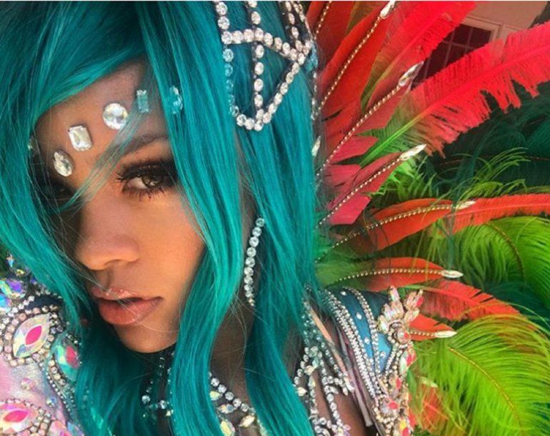 Rihanna se luce en el carnaval de Barbados Rihanna se luce en el carnaval de Barbados