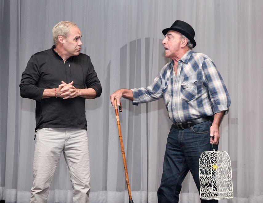 Los actores Rigo Palma y Enrique Arredondo en el ensayo.&nbsp;