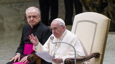 El papa Francisco habla durante su audiencia general semanal, en el salón Pablo VI, en el Vaticano, el 23 de febrero de 2022.&nbsp;