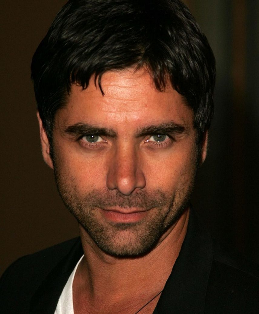 “Gracias a todos por el cariño y el apoyo. Ya estoy bien y en casa, escribió el actor John Stamos en Twitter. (CORTESÍA). 