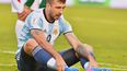 Lucas Pratto de Argentina se sienta en el campo luego de finalizado el juego contra Bolivia.&nbsp;