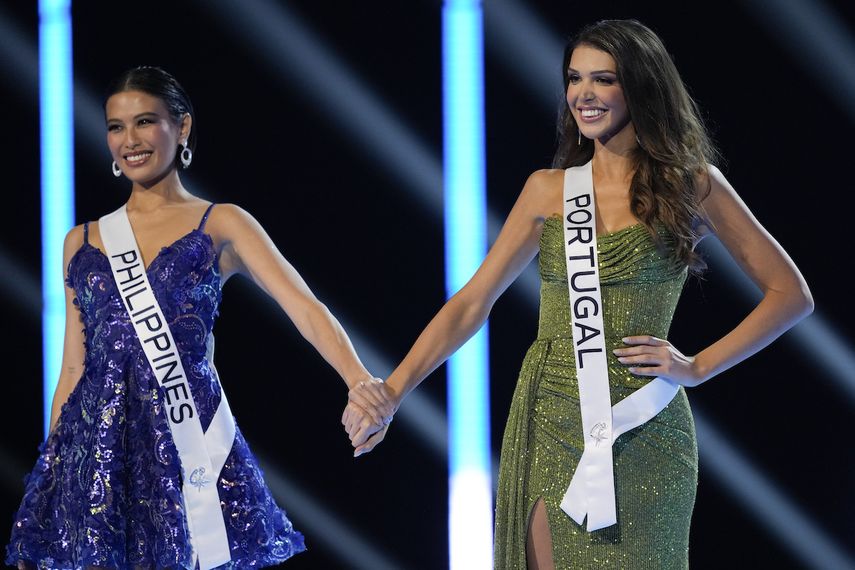 Miss Filipinas, Michelle Dee, y Miss Portugal, Marina Machete, en la final de la 72a edición de Miss Universo en San Salvador, El Salvador, el sábado 18 de noviembre de 2023.&nbsp;&nbsp;