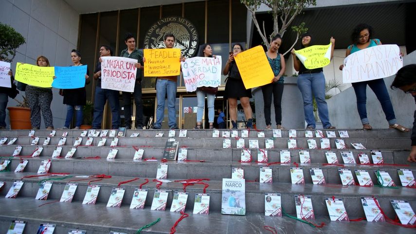 Un grupo de periodistas protesta en Sinaloa para exigir justicia a las autoridades y que el cese de la violencia contra la prensa
