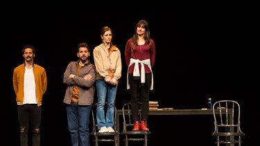 Nociones básicas para la construcción de puentes, de la compañía de teatro uruguaya Comedia Nacional.