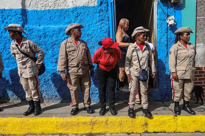 Miembros de la milicia bolivariana durante un desfile en las calles del barrio Guarataro de Caracas, el 19 de agosto de 2025. Miembros de la milicia bolivariana durante un desfile en las calles del barrio Guarataro de Caracas, el 19 de agosto de 2025.