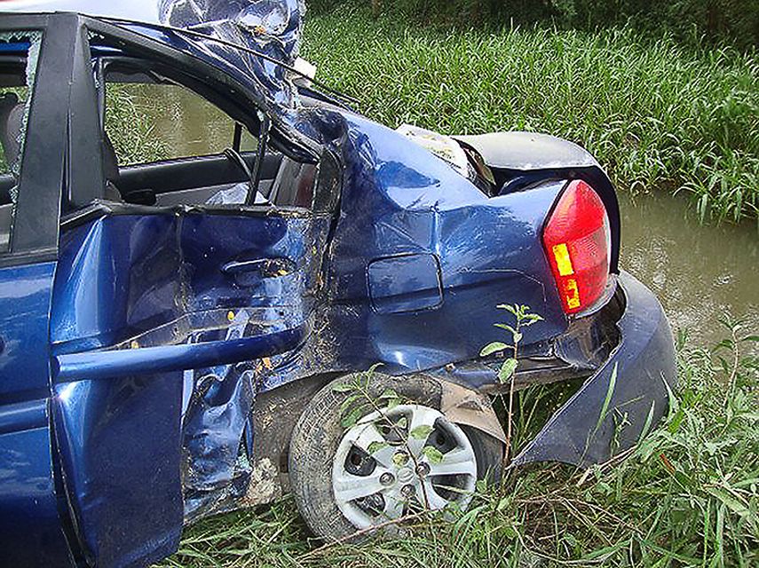 Imagen difundida por la televisión cubana del Ministerio del Interior muestra el auto accidentado del disidente cubano Oswaldo Payá, y que Cuba atribuyó a la pérdida de control del conductor el 20 de julio de 2012 alegando que frenó bruscamente en una superficie resbaladiza mientras aceleraba. La Comisión Interamericana de Derechos Humanos (CIDH) concluyó que agentes estatales cubanos estuvieron involucrados en la muerte de los disidentes cubanos Oswaldo Payá y Harold Cepero en 2012, en un informe de antecedentes sobre el caso publicado el 12 de junio de 2023.