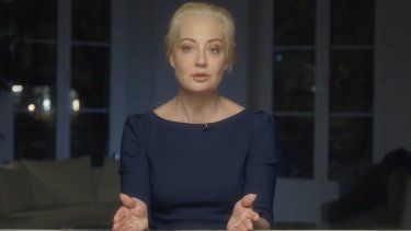 En esta imagen, tomada de un video distribuido por el equipo de Navalny el 19 de febrero de 2024, Yulia Navalnaya, viuda del líder opositor Alexei Navalny, ofrece un mensaje en video.&nbsp;