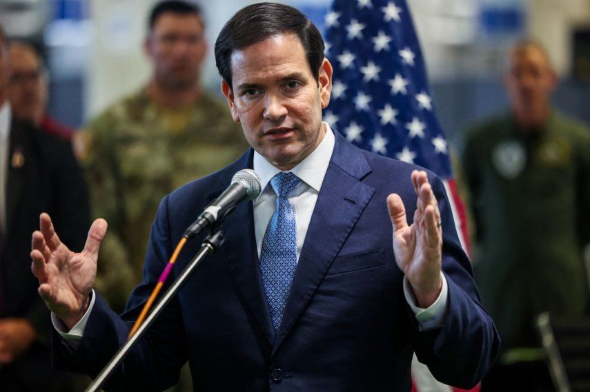 El Secretario de Estado de EEUU, Marco Rubio, habla con los medios después de visitar el Centro de Coordinación Civil-Militar en el sur de Israel el 24 de octubre de 2025.
