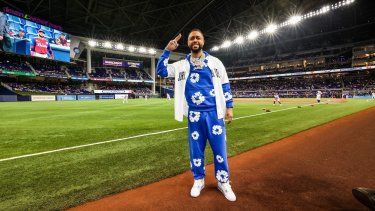 DJ Adoni en la Serie del Caribe, en febrero de 2024.&nbsp;