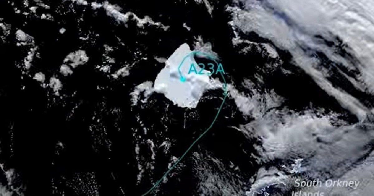 El mayor iceberg del mundo, inmovilizado cerca de una isla en el Antártico